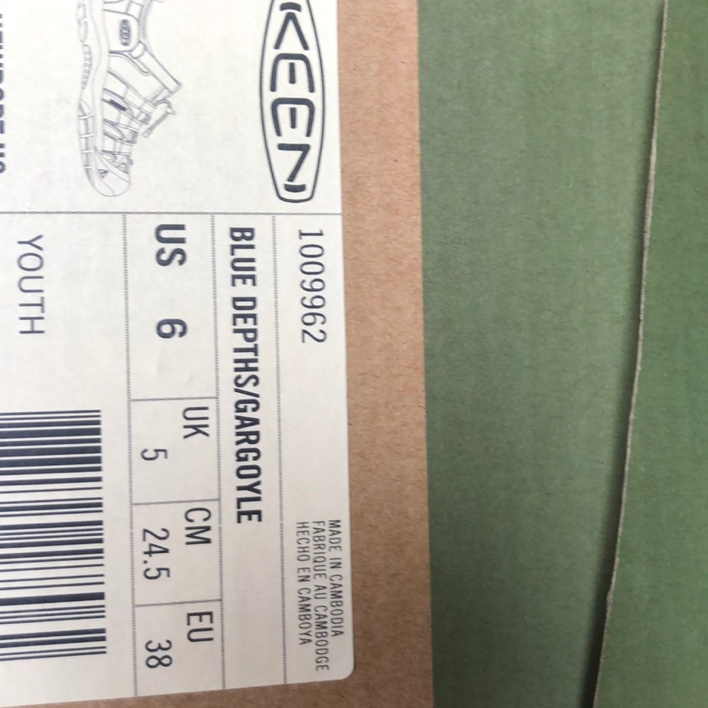 New Keen kid’s youth sandal.